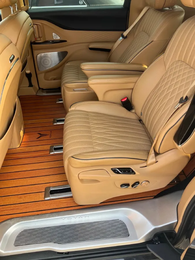 2022 Voyah Dream 1.5T 136HP L4 PHEV 25.57KWH,autocango,china used car exporter,china ev exporter,chinese used car exporter,chinese used ev exporter