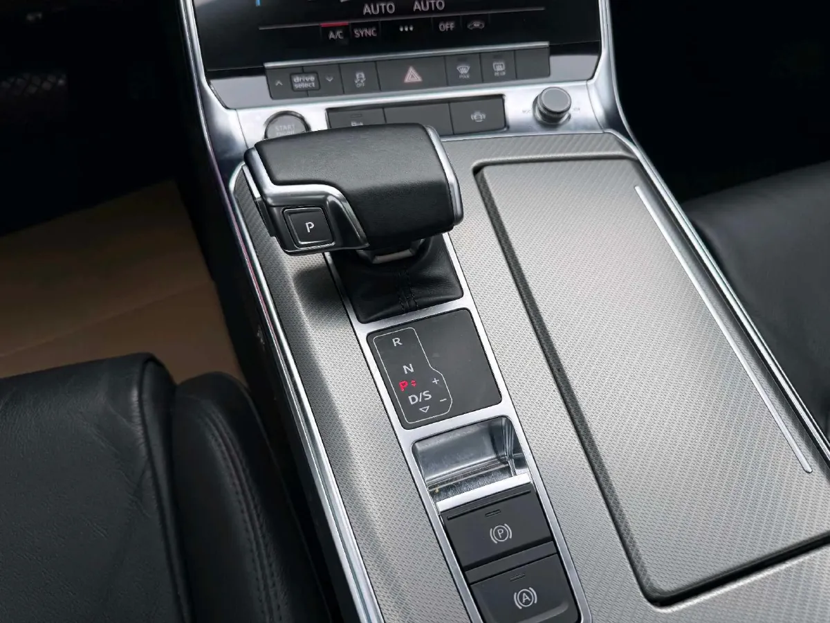 2021 Audi A6L 2.0T 190HP L4 7DCT,autocango,china used car exporter,china ev exporter,chinese used car exporter,chinese used ev exporter