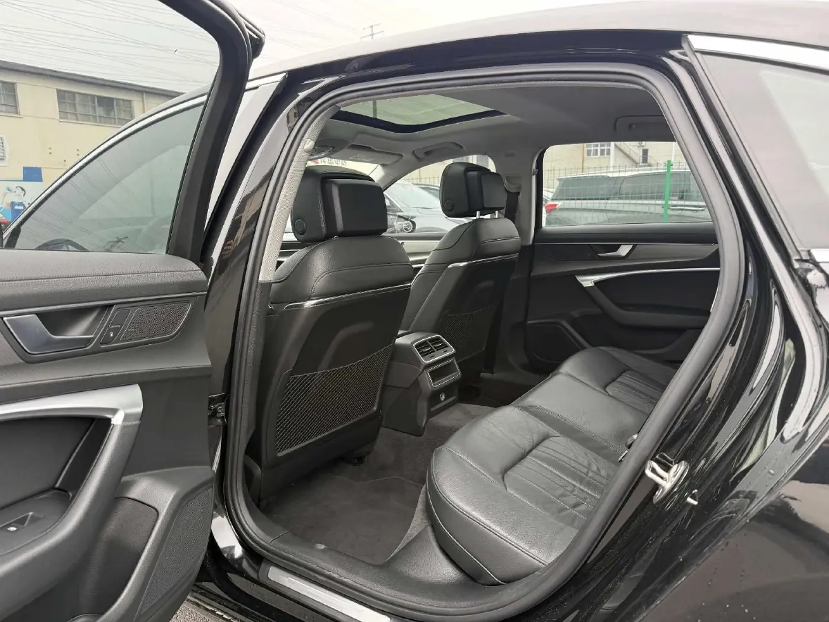 2021 Audi A6L 2.0T 190HP L4 7DCT,autocango,china used car exporter,china ev exporter,chinese used car exporter,chinese used ev exporter