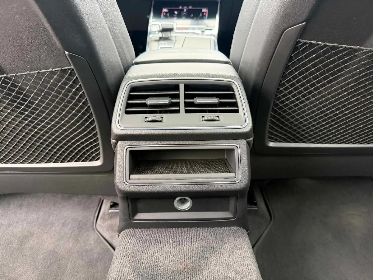 2021 Audi A6L 2.0T 190HP L4 7DCT,autocango,china used car exporter,china ev exporter,chinese used car exporter,chinese used ev exporter