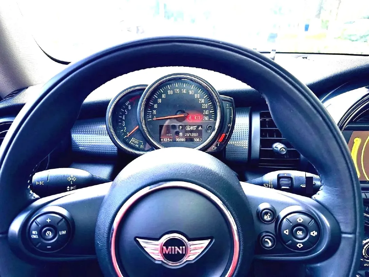 2016 MINI MINI 1.5T 136HP L3 6AT,autocango,china used car exporter,china ev exporter,chinese used car exporter,chinese used ev exporter