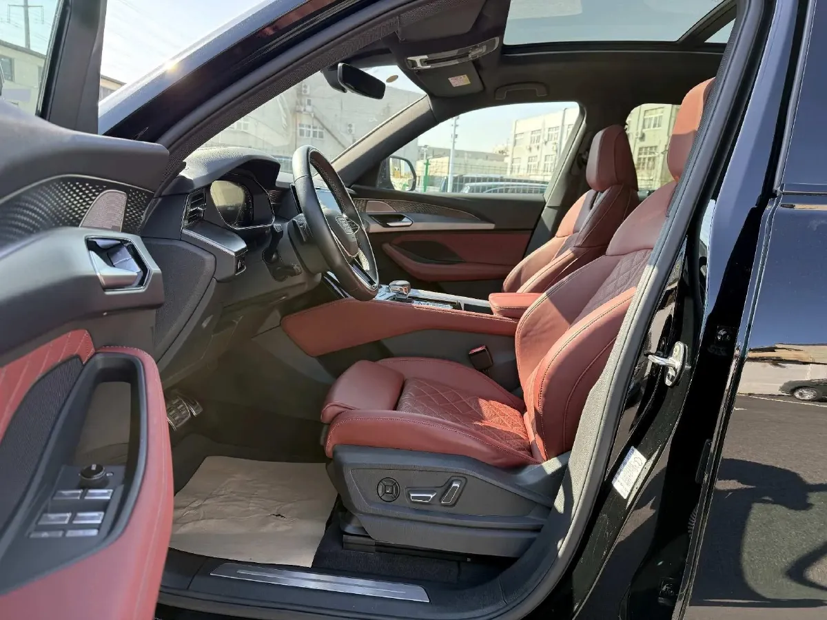 2024 Audi Q6 2.0T 265HP L4 7DCT,autocango,china used car exporter,china ev exporter,chinese used car exporter,chinese used ev exporter