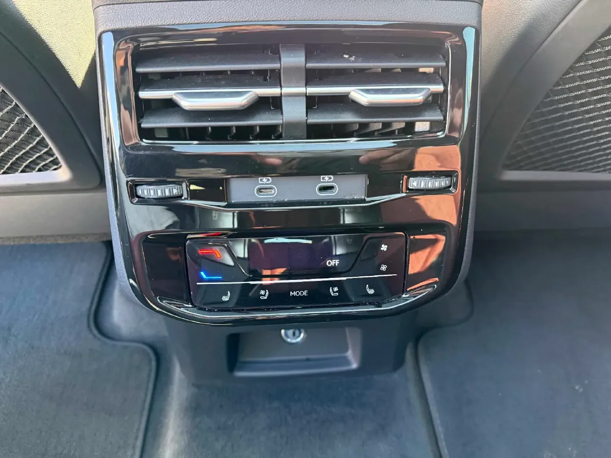 2024 Audi Q6 2.0T 265HP L4 7DCT,autocango,china used car exporter,china ev exporter,chinese used car exporter,chinese used ev exporter