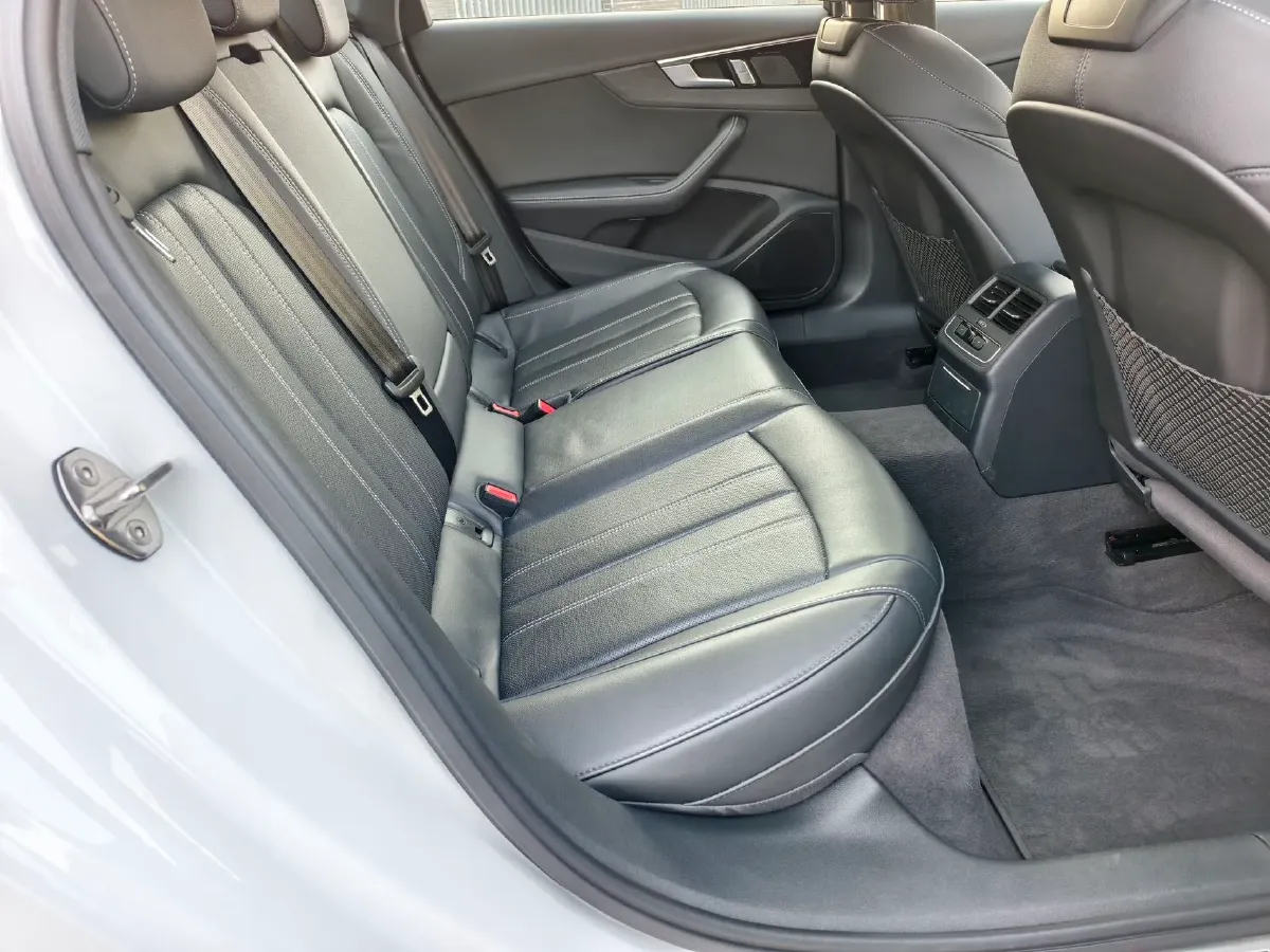 2024 Audi A4L 2.0T 190HP L4 7DCT,autocango,china used car exporter,china ev exporter,chinese used car exporter,chinese used ev exporter