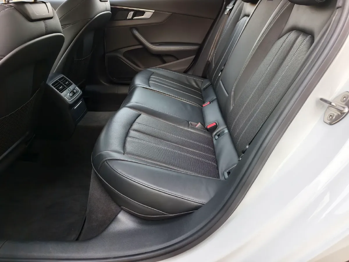 2024 Audi A4L 2.0T 190HP L4 7DCT,autocango,china used car exporter,china ev exporter,chinese used car exporter,chinese used ev exporter