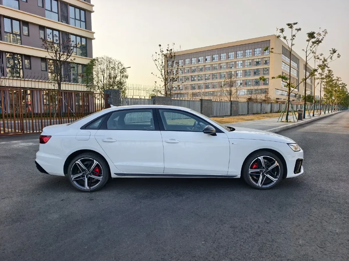 2024 Audi A4L 2.0T 190HP L4 7DCT,autocango,china used car exporter,china ev exporter,chinese used car exporter,chinese used ev exporter