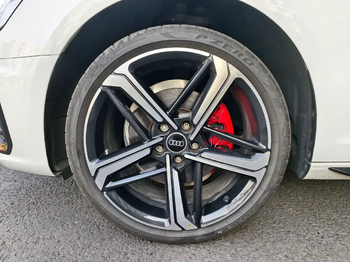 2024 Audi A4L 2.0T 190HP L4 7DCT,autocango,china used car exporter,china ev exporter,chinese used car exporter,chinese used ev exporter