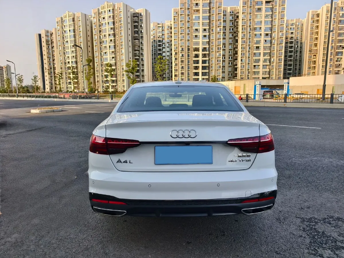 2024 Audi A4L 2.0T 190HP L4 7DCT,autocango,china used car exporter,china ev exporter,chinese used car exporter,chinese used ev exporter