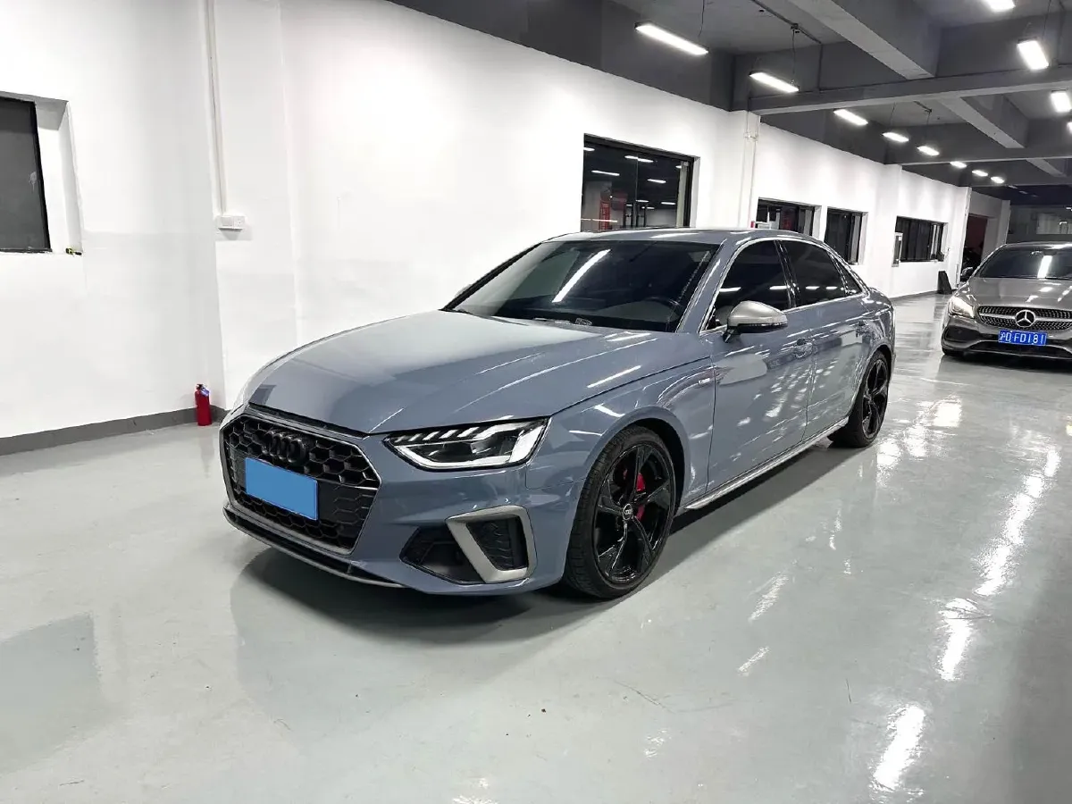 2022 Audi A4L 2.0T 190HP L4 7DCT,autocango,china used car exporter,china ev exporter,chinese used car exporter,chinese used ev exporter