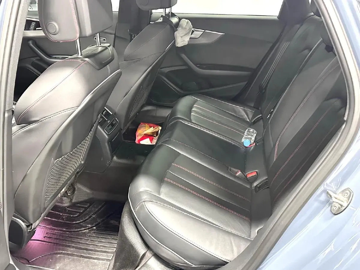 2022 Audi A4L 2.0T 190HP L4 7DCT,autocango,china used car exporter,china ev exporter,chinese used car exporter,chinese used ev exporter