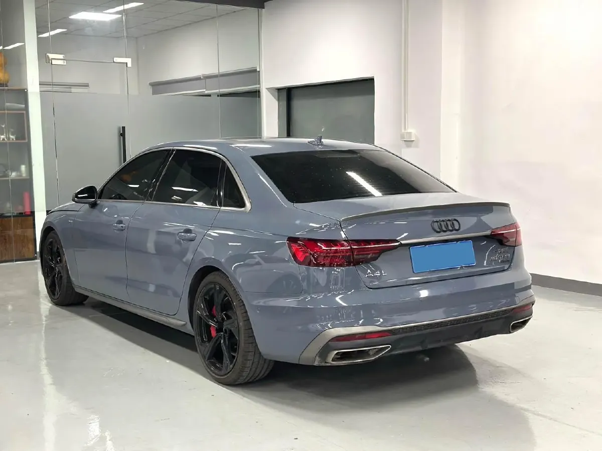 2022 Audi A4L 2.0T 190HP L4 7DCT,autocango,china used car exporter,china ev exporter,chinese used car exporter,chinese used ev exporter