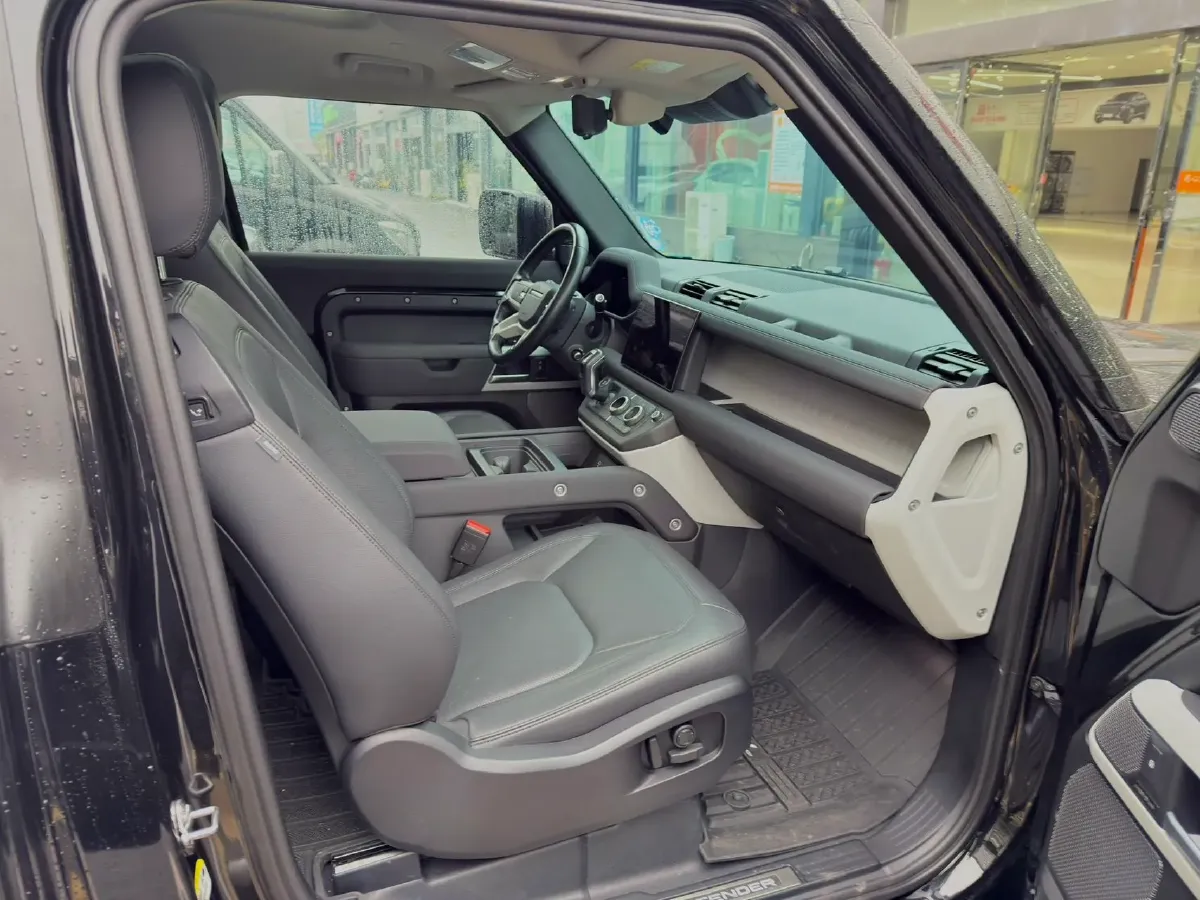 2023 Land Rover Defender 3.0T 400HP L6 8AT,autocango,china used car exporter,china ev exporter,chinese used car exporter,chinese used ev exporter