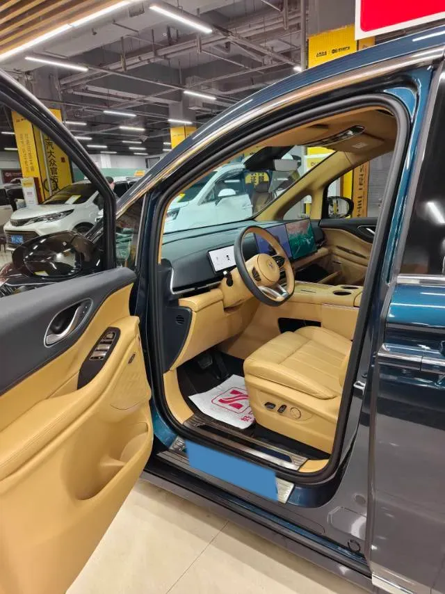 2025 Voyah Dream 1.5T 150HP L4 PHEV 41.7KWH,autocango,china used car exporter,china ev exporter,chinese used car exporter,chinese used ev exporter