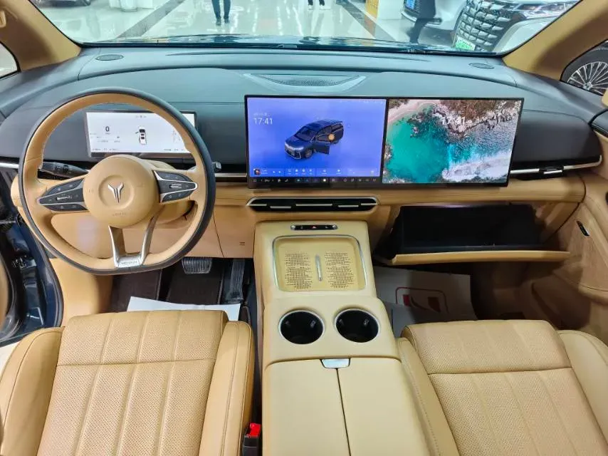 2025 Voyah Dream 1.5T 150HP L4 PHEV 41.7KWH,autocango,china used car exporter,china ev exporter,chinese used car exporter,chinese used ev exporter