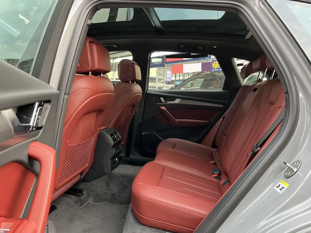 2025 Audi Q5L 2.0T 190HP L4 7DCT,autocango,china used car exporter,china ev exporter,chinese used car exporter,chinese used ev exporter