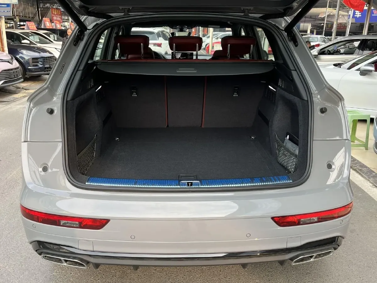 2025 Audi Q5L 2.0T 190HP L4 7DCT,autocango,china used car exporter,china ev exporter,chinese used car exporter,chinese used ev exporter