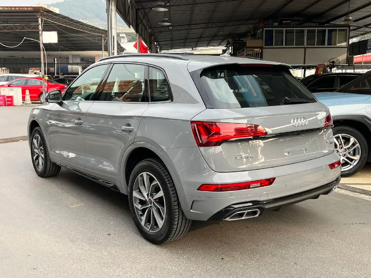 2025 Audi Q5L 2.0T 190HP L4 7DCT,autocango,china used car exporter,china ev exporter,chinese used car exporter,chinese used ev exporter
