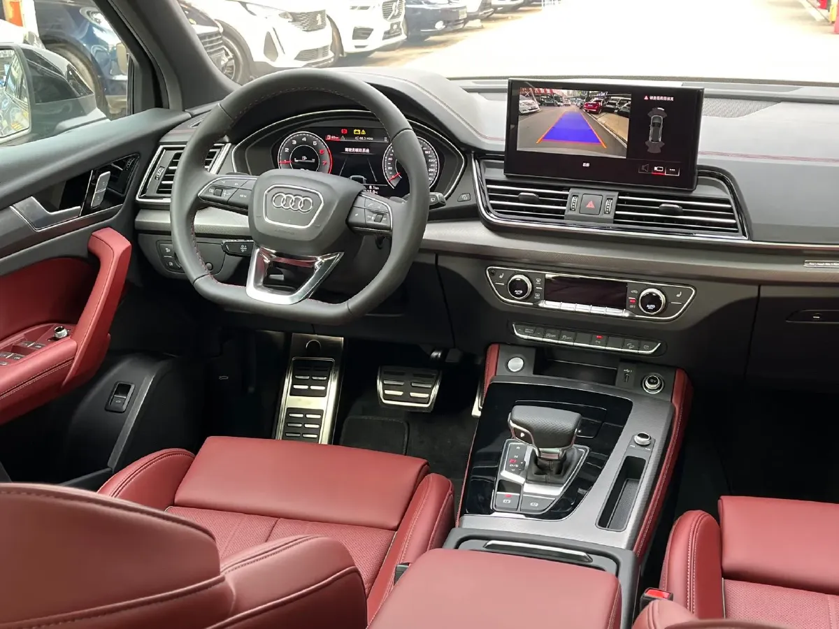 2025 Audi Q5L 2.0T 190HP L4 7DCT,autocango,china used car exporter,china ev exporter,chinese used car exporter,chinese used ev exporter