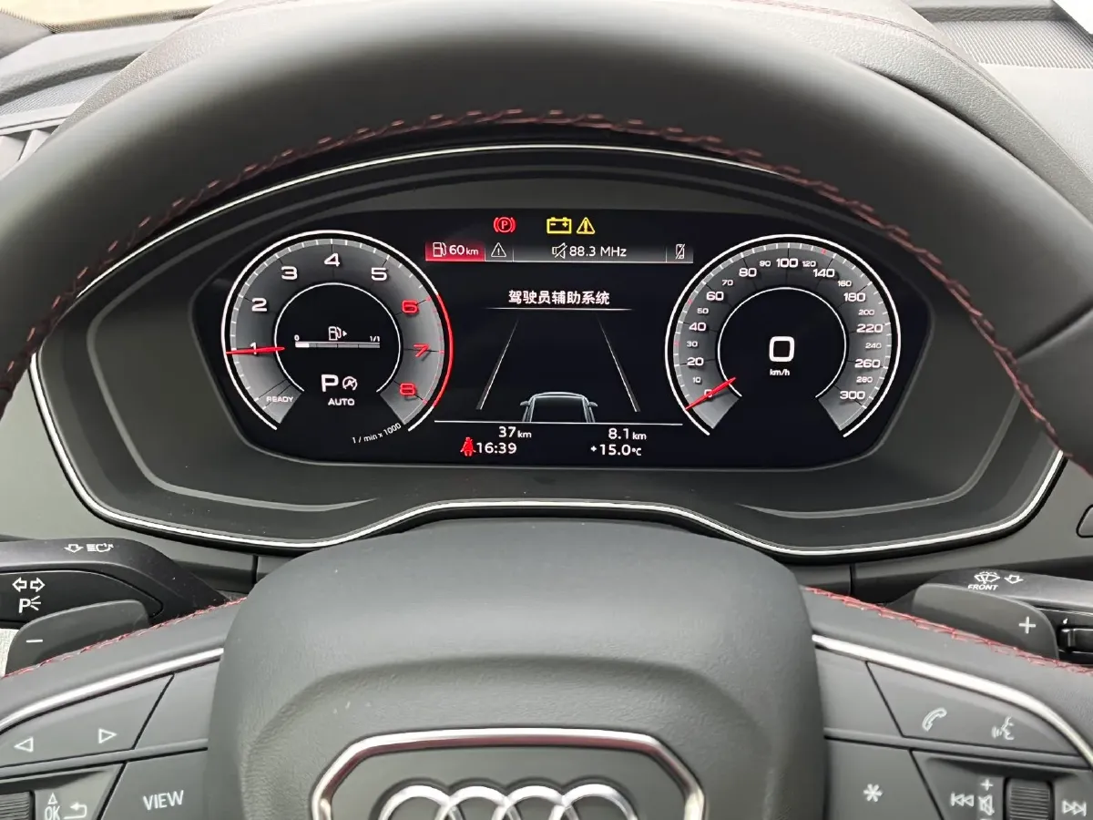2025 Audi Q5L 2.0T 190HP L4 7DCT,autocango,china used car exporter,china ev exporter,chinese used car exporter,chinese used ev exporter
