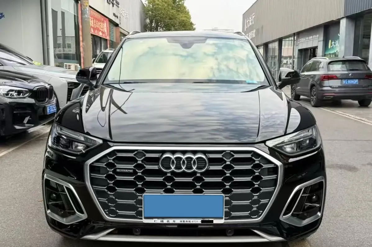 2022 Audi Q5L 2.0T 190HP L4 7DCT,autocango,china used car exporter,china ev exporter,chinese used car exporter,chinese used ev exporter