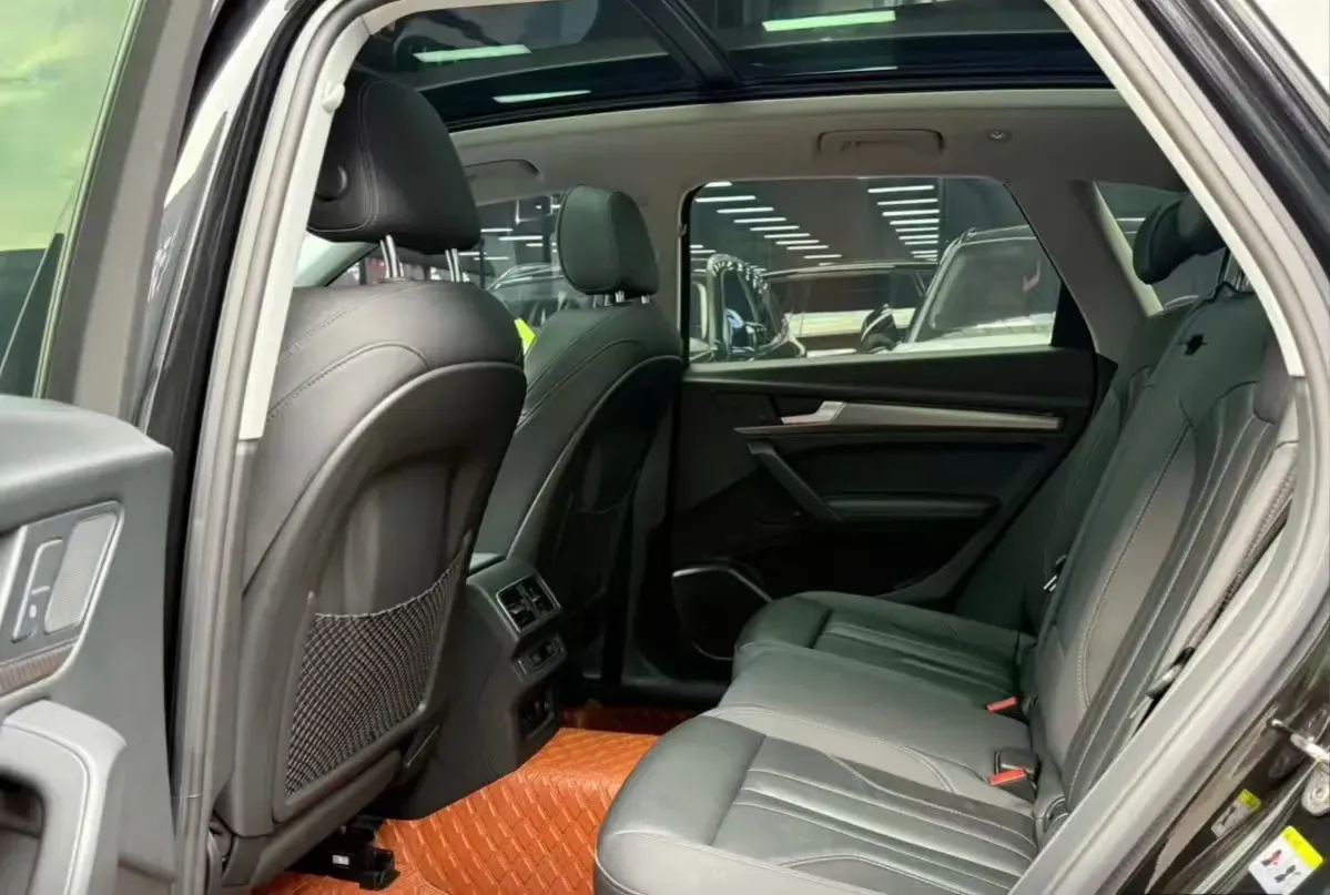 2022 Audi Q5L 2.0T 190HP L4 7DCT,autocango,china used car exporter,china ev exporter,chinese used car exporter,chinese used ev exporter