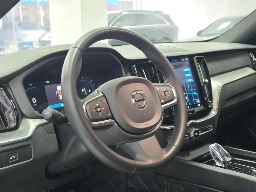 2023 Volvo XC60 2.0T 250HP L4 8AT,autocango,china used car exporter,china ev exporter,chinese used car exporter,chinese used ev exporter