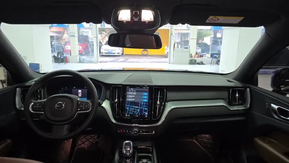 2023 Volvo XC60 2.0T 250HP L4 8AT,autocango,china used car exporter,china ev exporter,chinese used car exporter,chinese used ev exporter