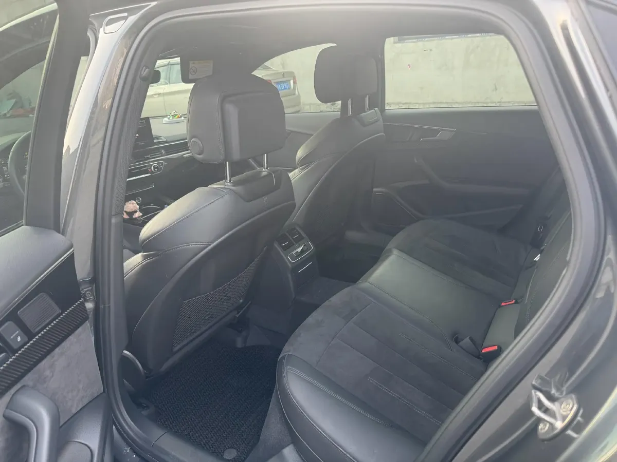 2022 Audi A4L 2.0T 252HP L4 7DCT,autocango,china used car exporter,china ev exporter,chinese used car exporter,chinese used ev exporter