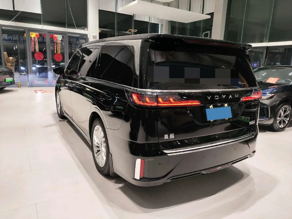 2025 Voyah Dream 1.5T 150HP L4 PHEV 41.7KWH,autocango,china used car exporter,china ev exporter,chinese used car exporter,chinese used ev exporter