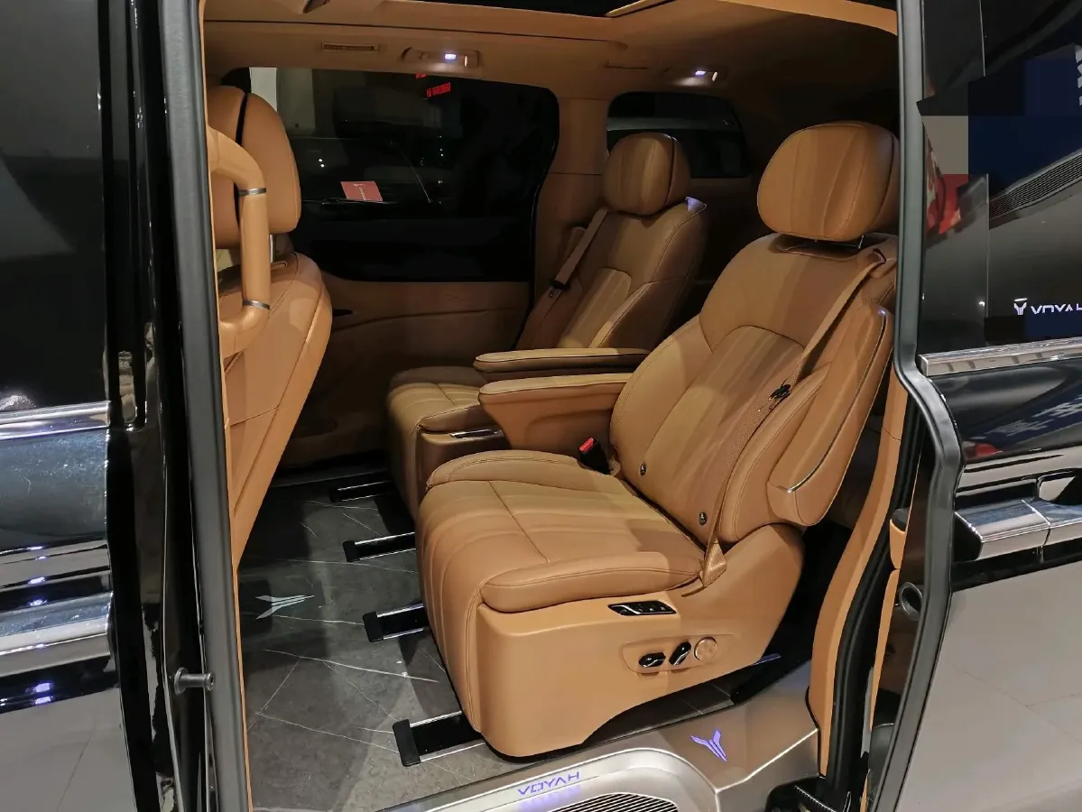 2025 Voyah Dream 1.5T 150HP L4 PHEV 41.7KWH,autocango,china used car exporter,china ev exporter,chinese used car exporter,chinese used ev exporter