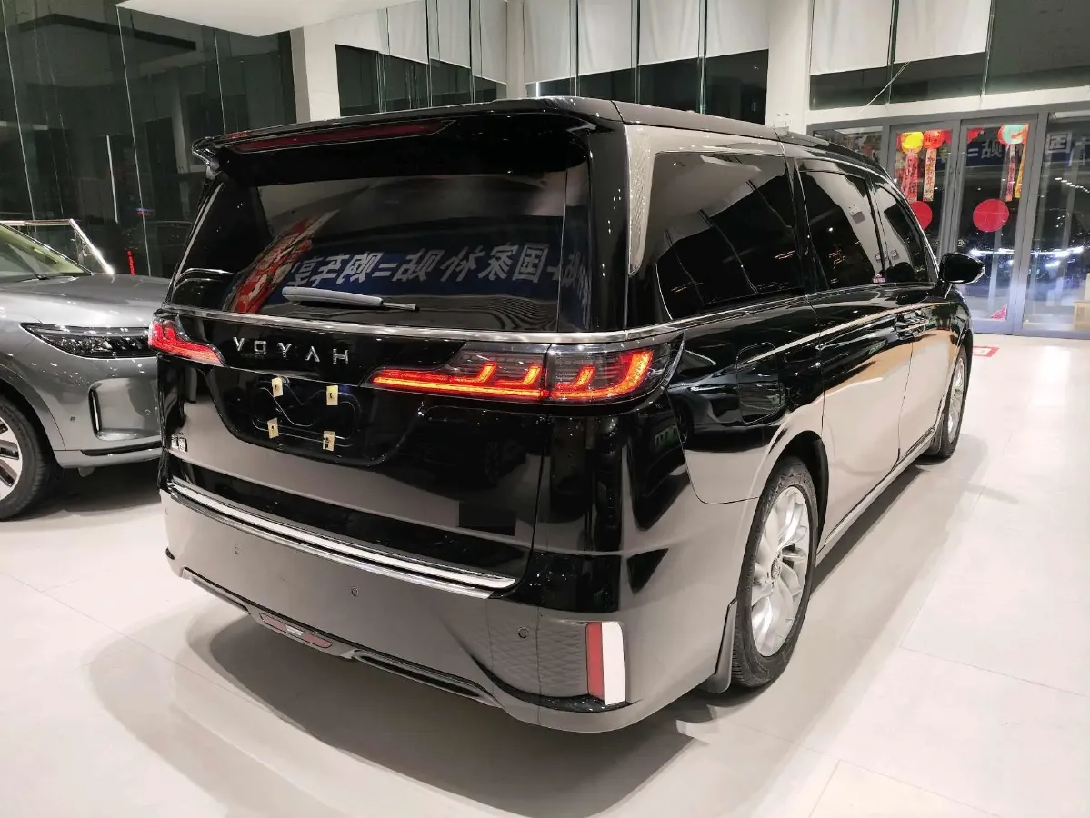 2025 Voyah Dream 1.5T 150HP L4 PHEV 41.7KWH,autocango,china used car exporter,china ev exporter,chinese used car exporter,chinese used ev exporter