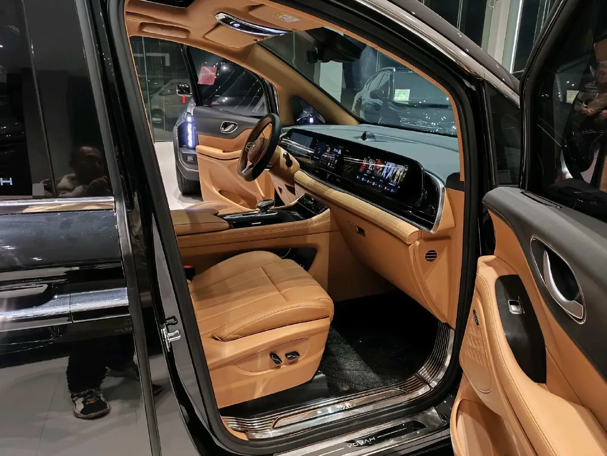 2025 Voyah Dream 1.5T 150HP L4 PHEV 41.7KWH,autocango,china used car exporter,china ev exporter,chinese used car exporter,chinese used ev exporter