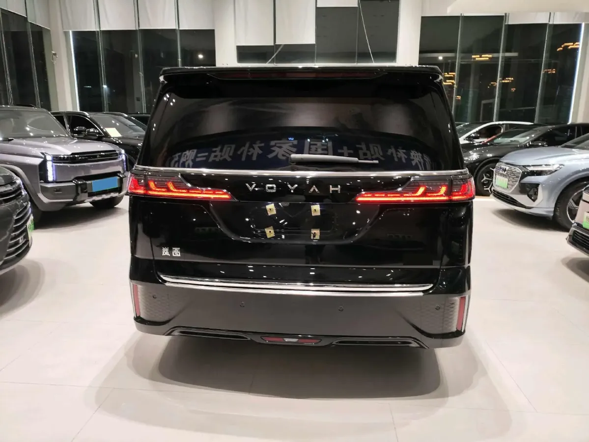 2025 Voyah Dream 1.5T 150HP L4 PHEV 41.7KWH,autocango,china used car exporter,china ev exporter,chinese used car exporter,chinese used ev exporter