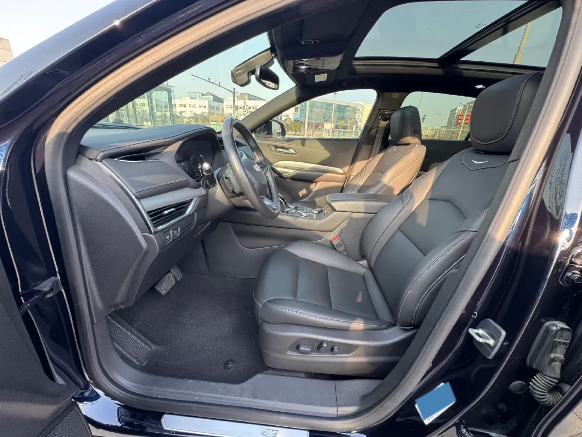 2021 Cadillac XT4 2.0T 237HP L4 9AT,autocango,china used car exporter,china ev exporter,chinese used car exporter,chinese used ev exporter