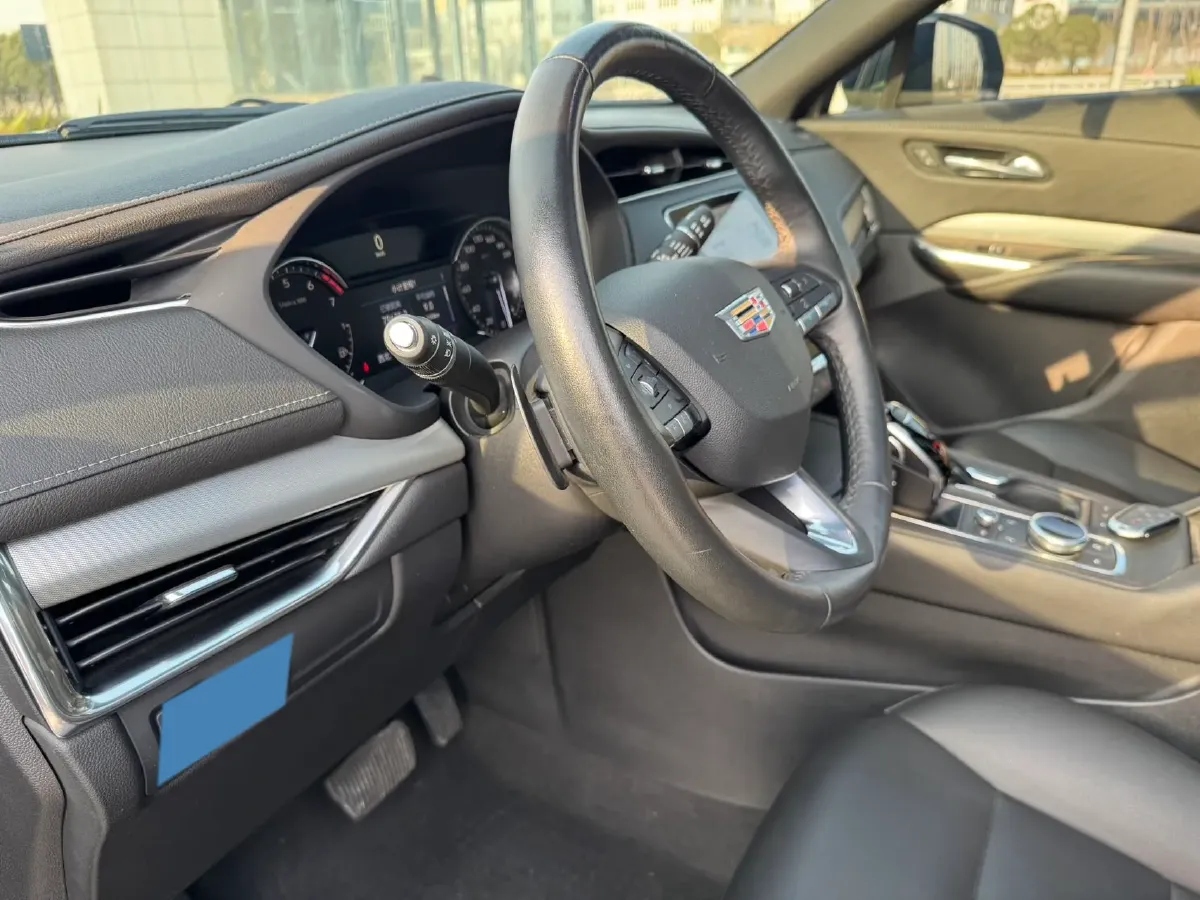 2021 Cadillac XT4 2.0T 237HP L4 9AT,autocango,china used car exporter,china ev exporter,chinese used car exporter,chinese used ev exporter