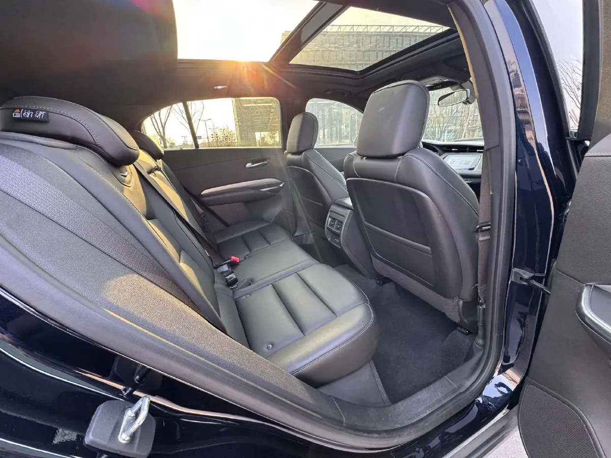 2021 Cadillac XT4 2.0T 237HP L4 9AT,autocango,china used car exporter,china ev exporter,chinese used car exporter,chinese used ev exporter