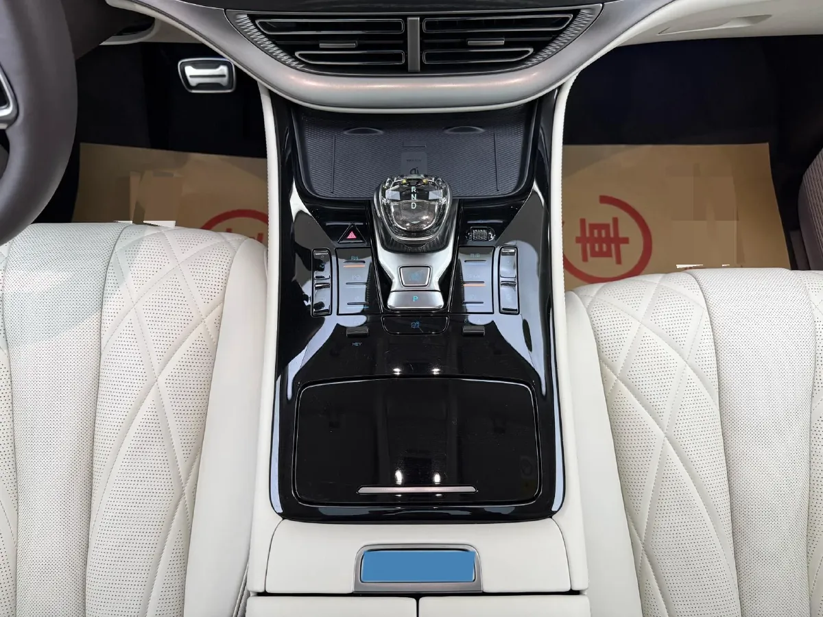 2025 Denza D9 1.5T 156HP L4 E-CVT PHEV 40KWH,autocango,china used car exporter,china ev exporter,chinese used car exporter,chinese used ev exporter