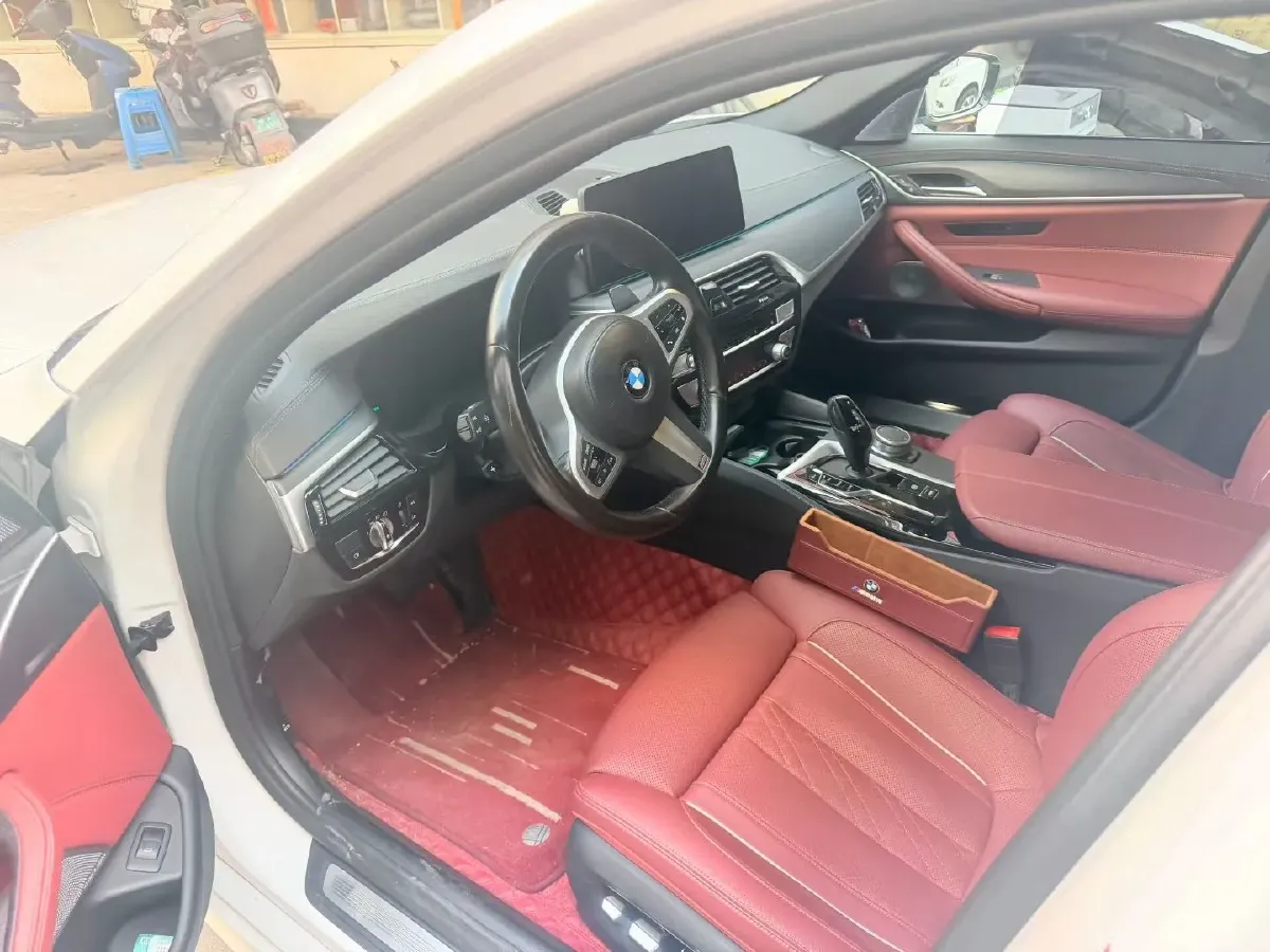 2022 BMW 5 Series 2.0T 252HP L4 8AT,autocango,china used car exporter,china ev exporter,chinese used car exporter,chinese used ev exporter