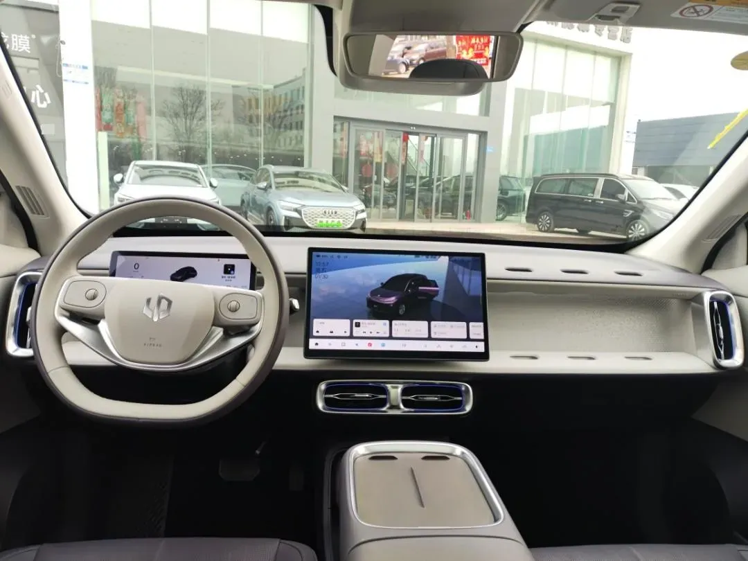 2025 Leapmotor B10 BEV 67.1KWH,autocango,china used car exporter,china ev exporter,chinese used car exporter,chinese used ev exporter