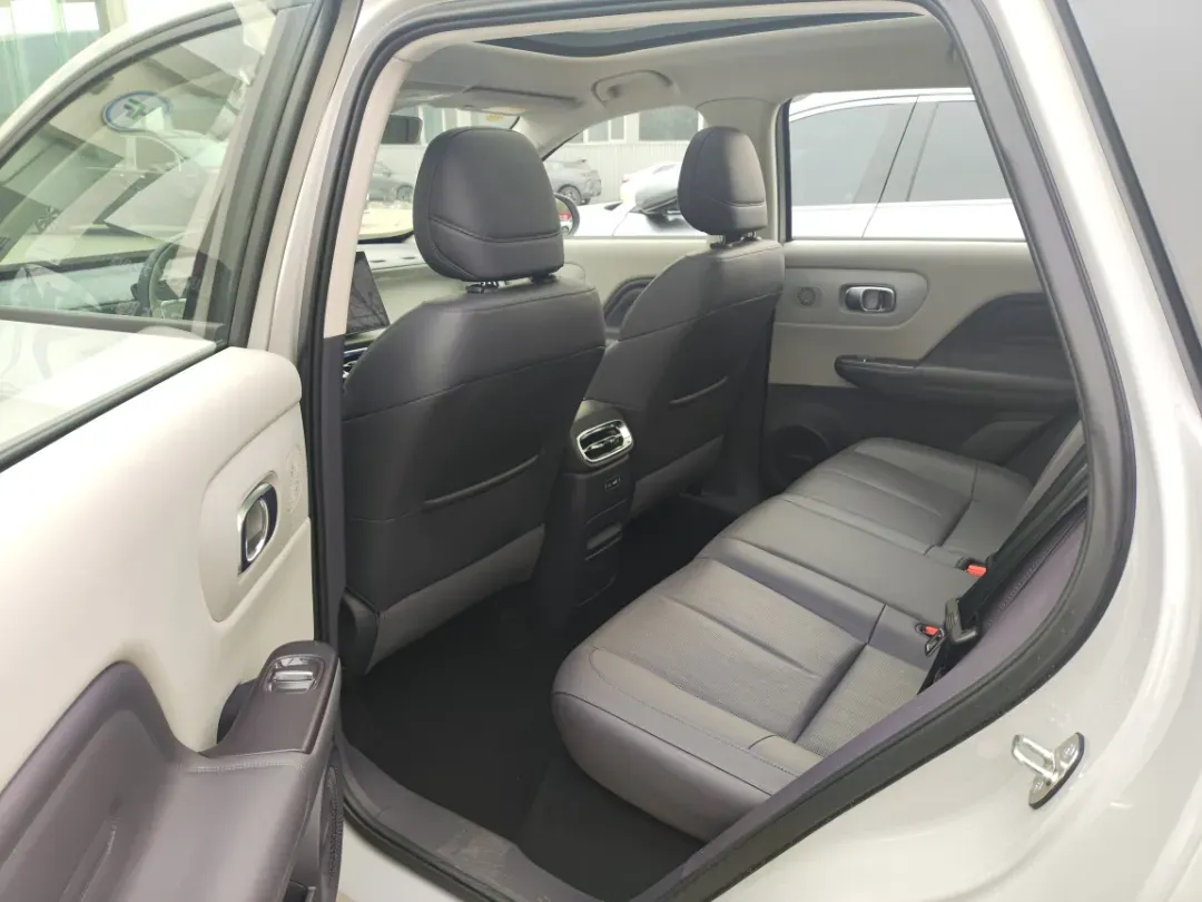 2025 Leapmotor B10 BEV 67.1KWH,autocango,china used car exporter,china ev exporter,chinese used car exporter,chinese used ev exporter