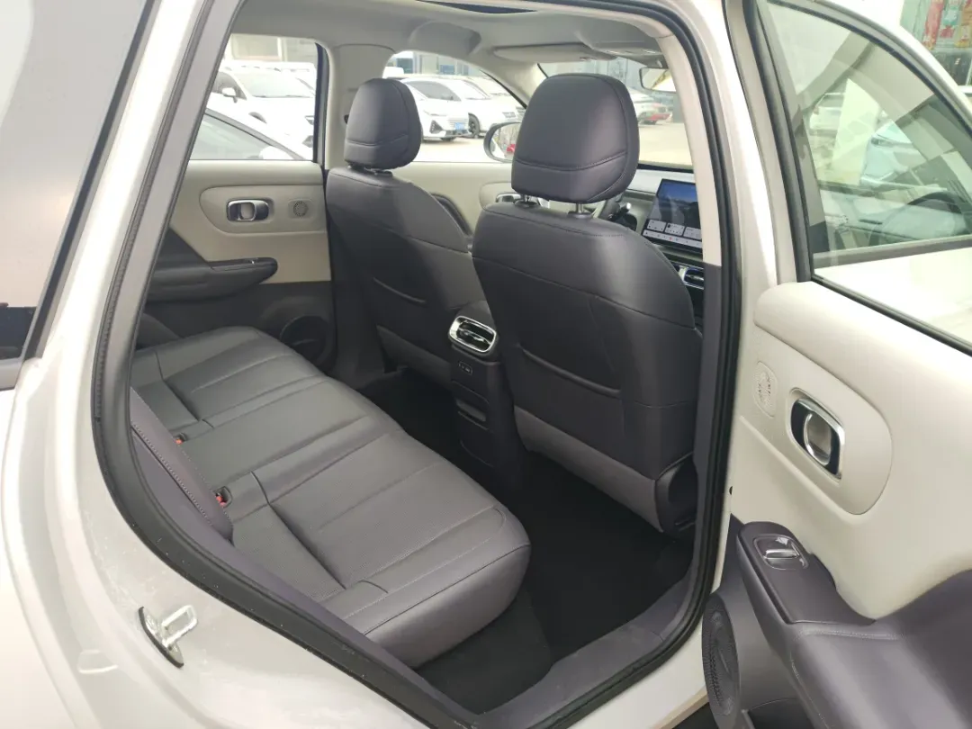 2025 Leapmotor B10 BEV 67.1KWH,autocango,china used car exporter,china ev exporter,chinese used car exporter,chinese used ev exporter