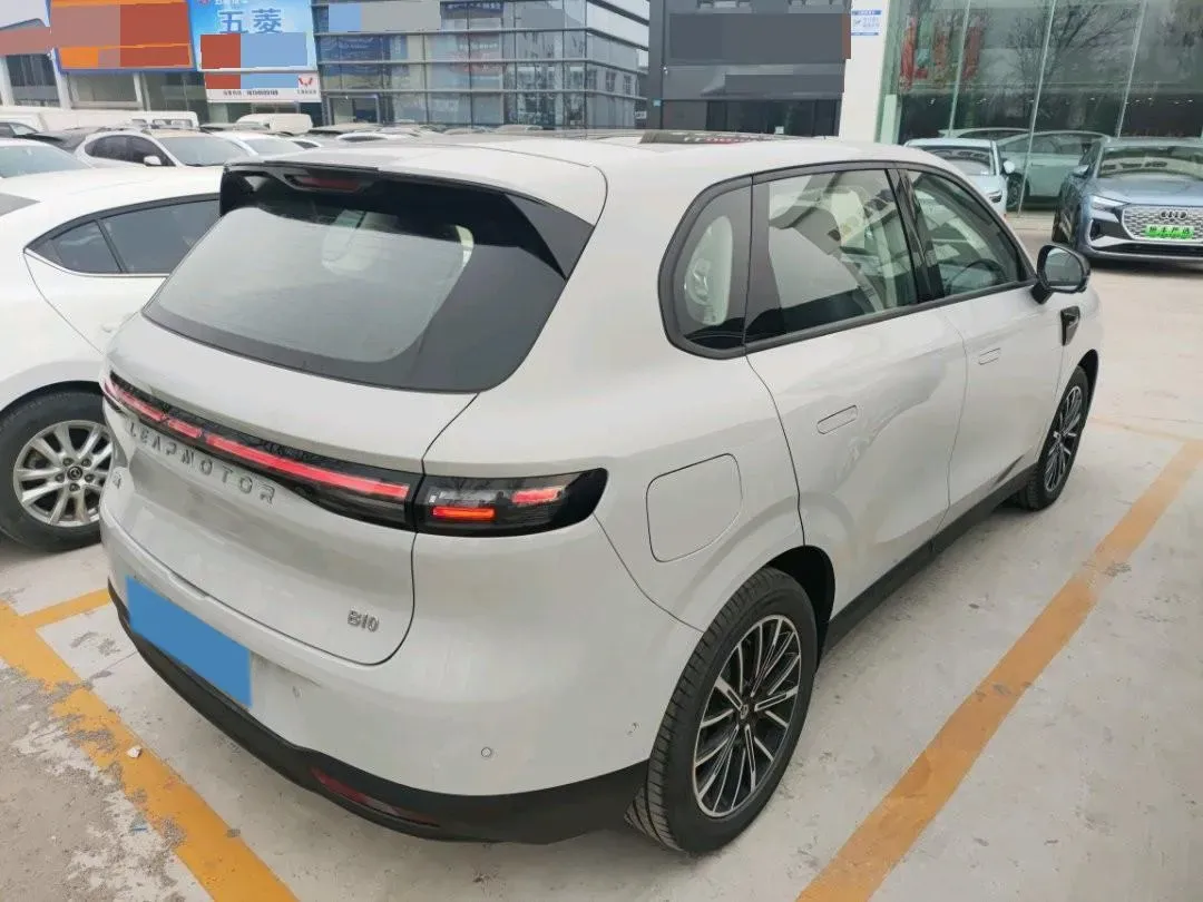 2025 Leapmotor B10 BEV 67.1KWH,autocango,china used car exporter,china ev exporter,chinese used car exporter,chinese used ev exporter