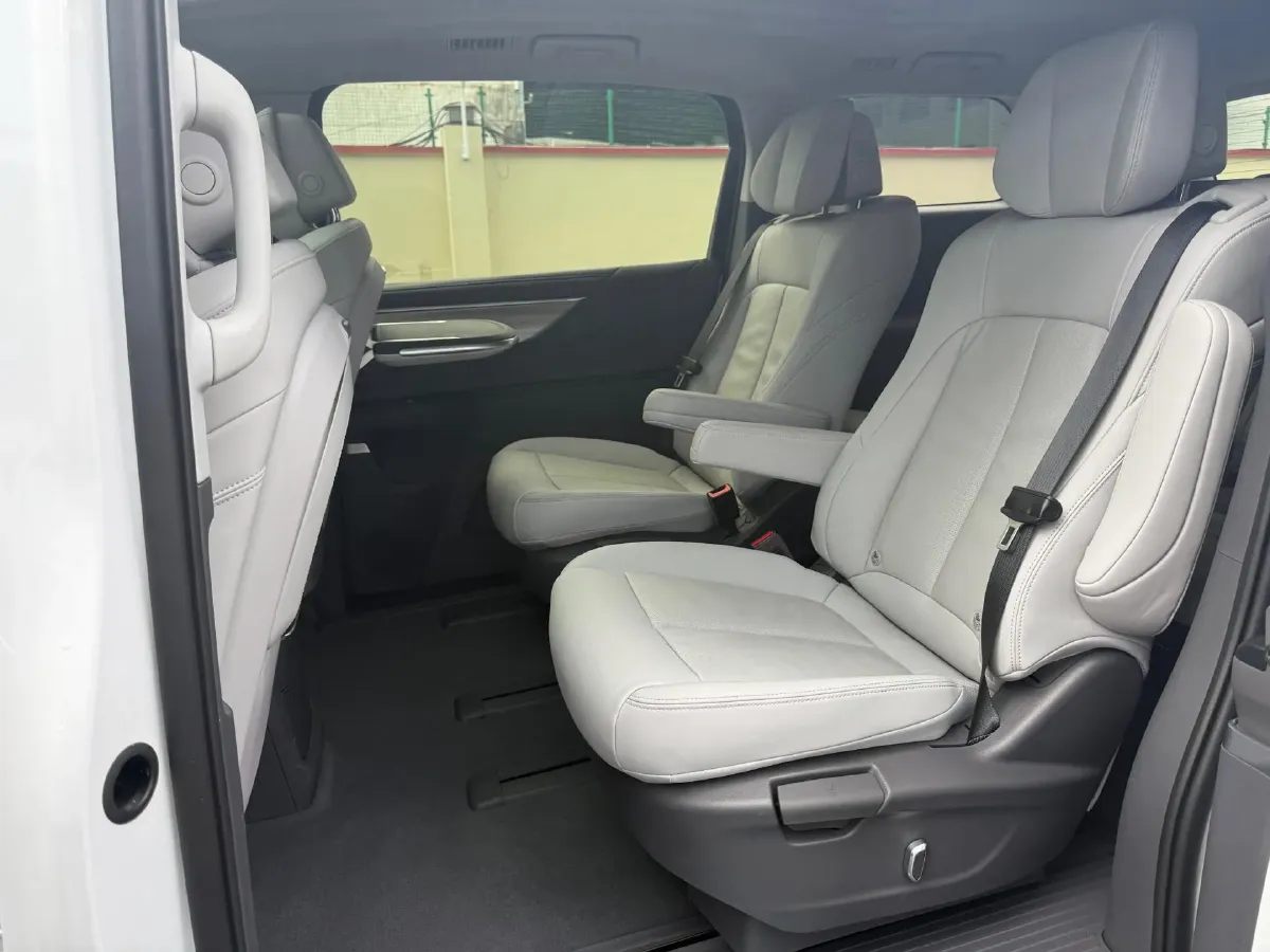 2025 Buick GL8 2.0T 237HP L4 9AT,autocango,china used car exporter,china ev exporter,chinese used car exporter,chinese used ev exporter