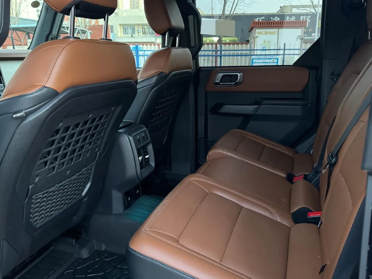 2024 Ford Bronco 2.3T 275HP L4 10AT,autocango,china used car exporter,china ev exporter,chinese used car exporter,chinese used ev exporter