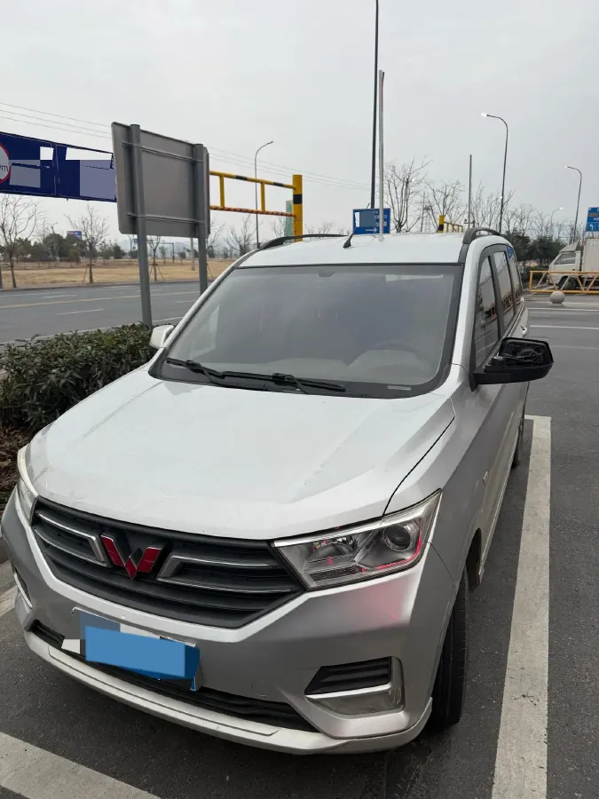 2019 WuLing HongGuang 1.5L 99HP L4 6MT,autocango,china used car exporter,china ev exporter,chinese used car exporter,chinese used ev exporter