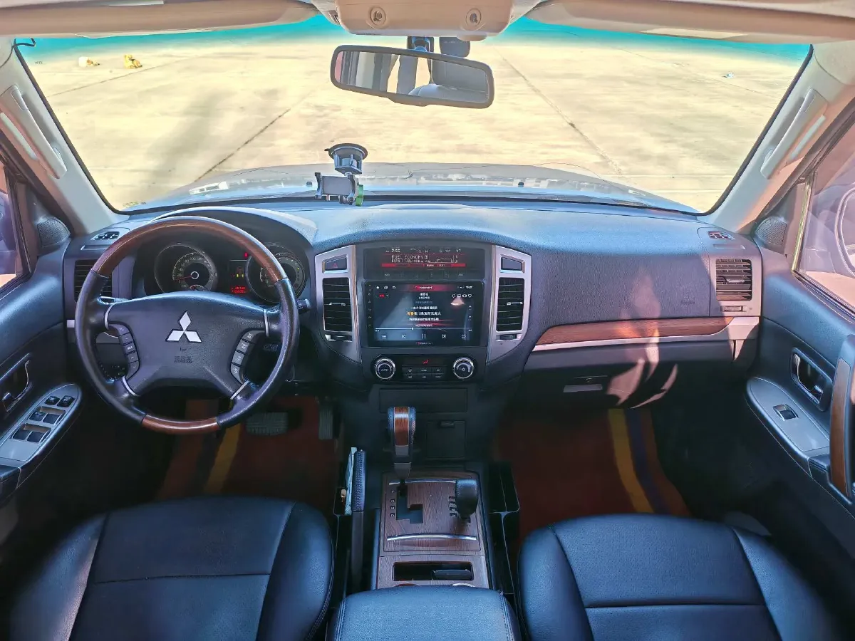 2016 Mitsubishi Pajero 3.0L 174HP V6 5AT,autocango,china used car exporter,china ev exporter,chinese used car exporter,chinese used ev exporter