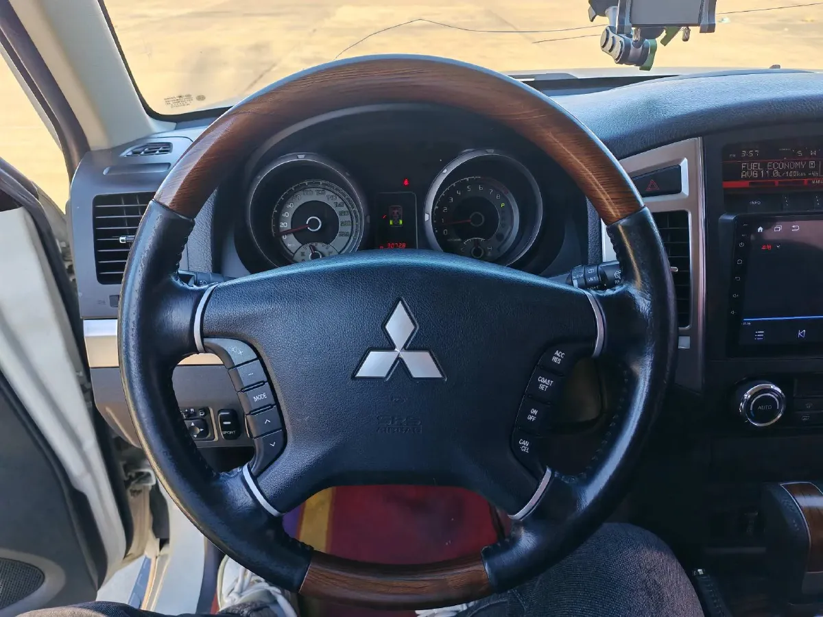 2016 Mitsubishi Pajero 3.0L 174HP V6 5AT,autocango,china used car exporter,china ev exporter,chinese used car exporter,chinese used ev exporter