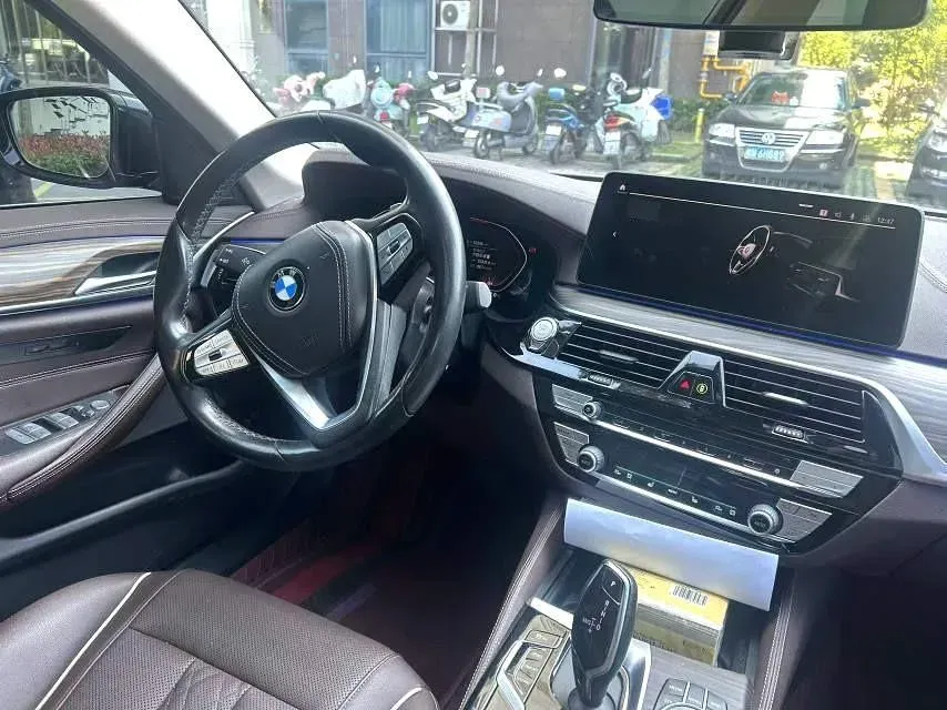 2022 BMW 5 Series 2.0T 252HP L4 8AT,autocango,china used car exporter,china ev exporter,chinese used car exporter,chinese used ev exporter