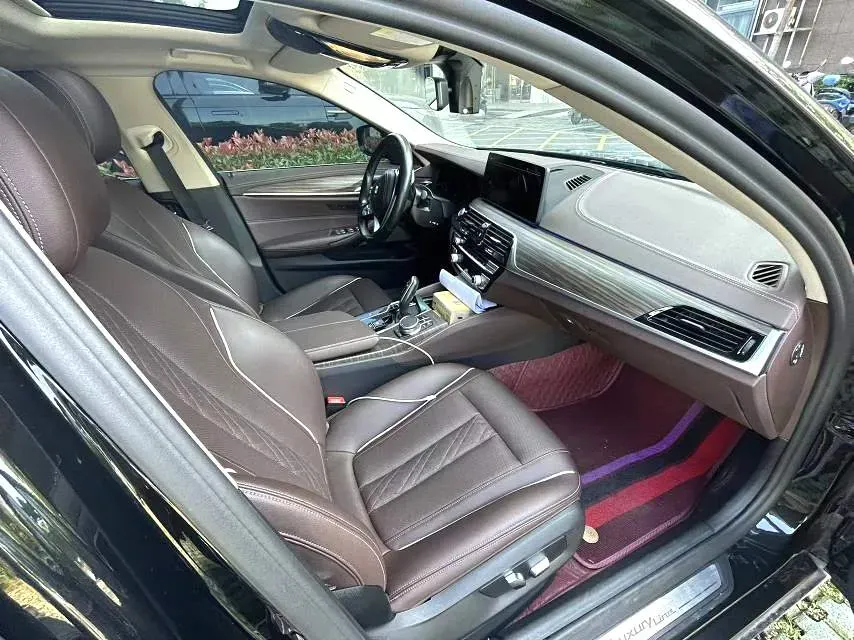 2022 BMW 5 Series 2.0T 252HP L4 8AT,autocango,china used car exporter,china ev exporter,chinese used car exporter,chinese used ev exporter