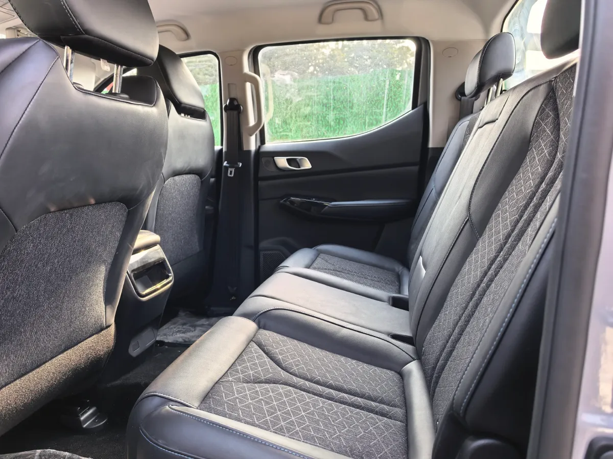 2024 ChangAn UNI-V 2.0T 233HP L4 8AT,autocango,china used car exporter,china ev exporter,chinese used car exporter,chinese used ev exporter